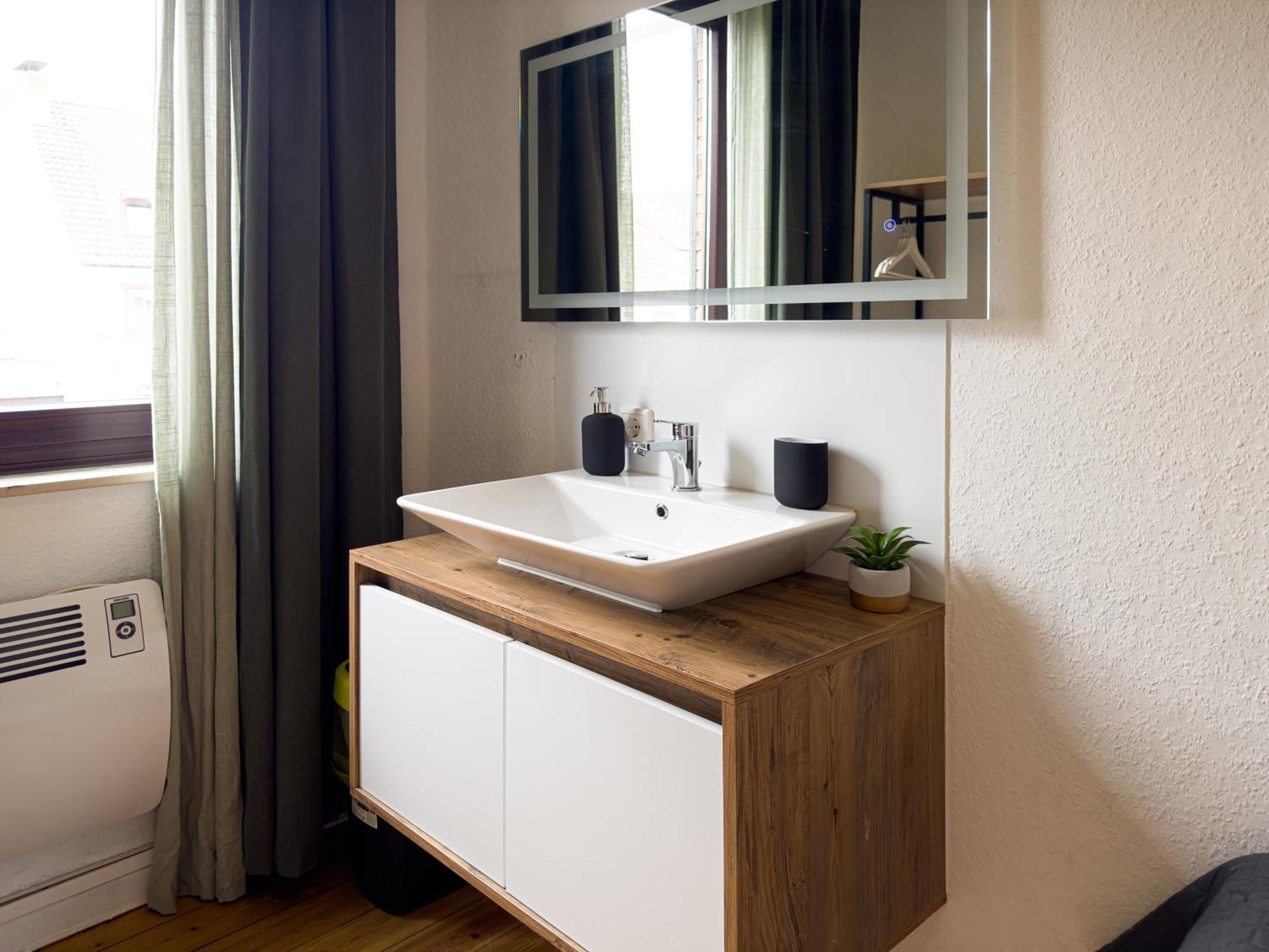 Immostay #7 -helle Mit Grossem Garten -4 Zimmer, Wifi & Free Parking