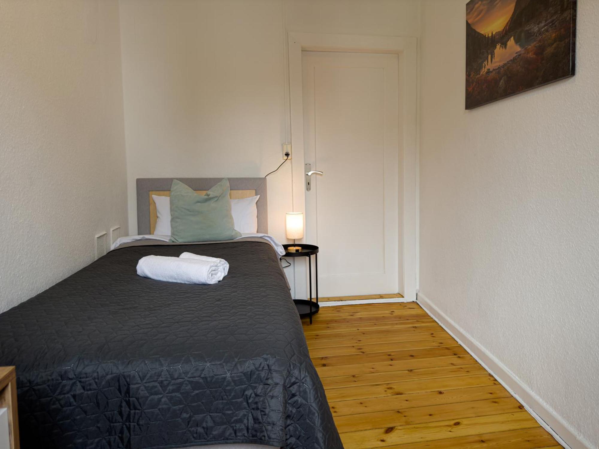Immostay #7 -helle Mit Grossem Garten -4 Zimmer, Wifi & Free Parking Apartment *