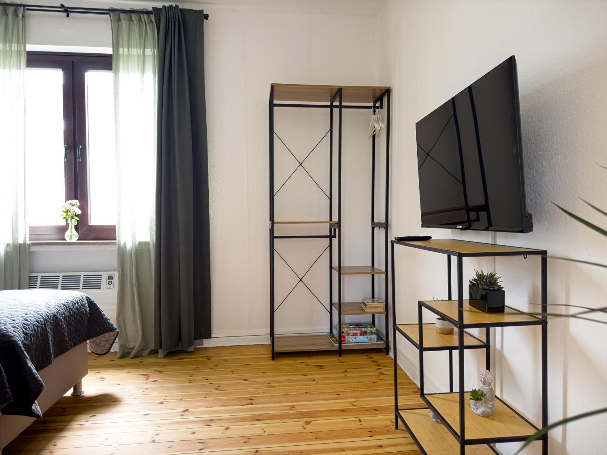 Immostay #7 -helle Mit Grossem Garten -4 Zimmer, Wifi & Free Parking Apartment *