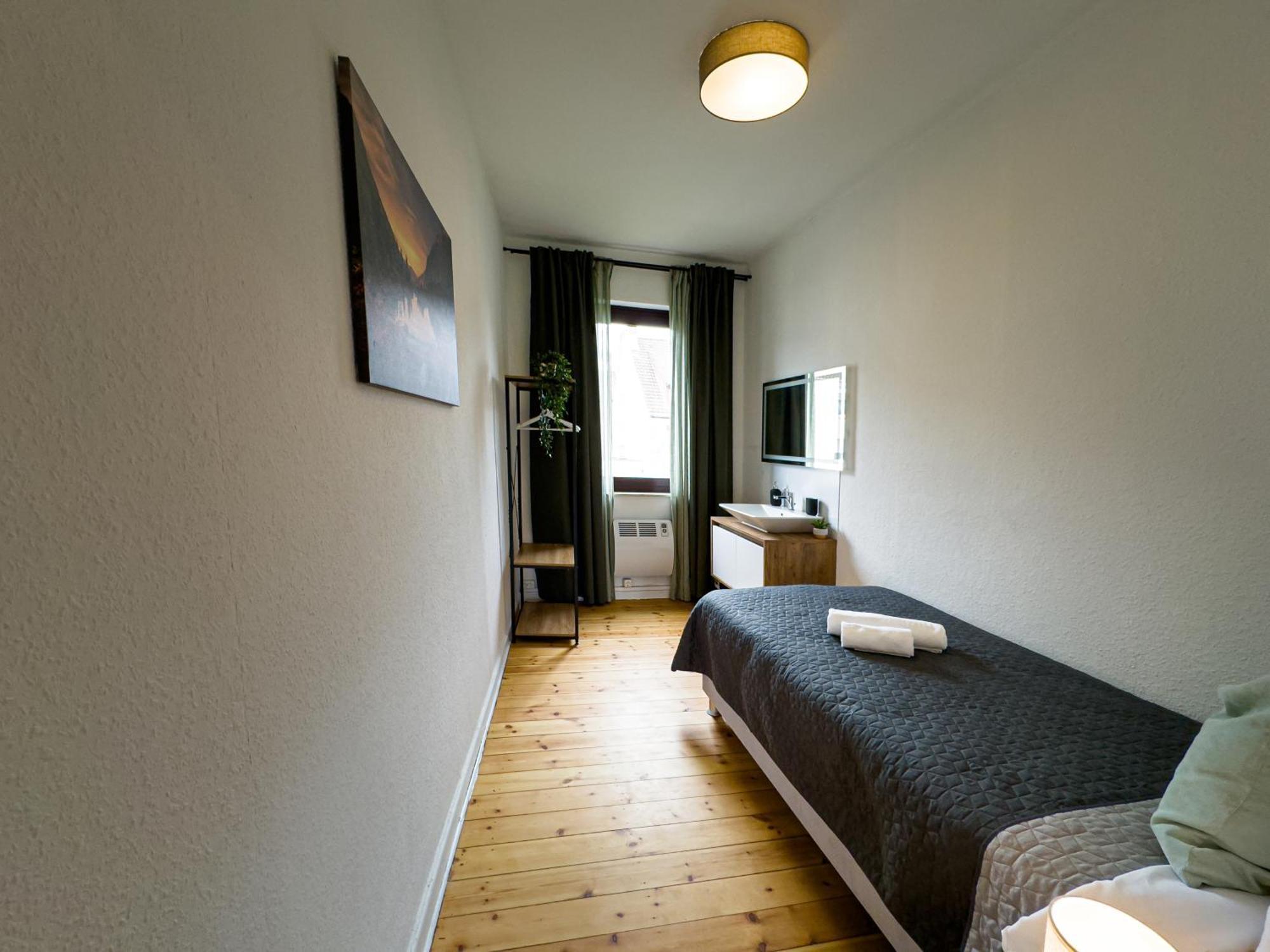 Immostay #7 -helle Mit Grossem Garten -4 Zimmer, Wifi & Free Parking Apartment